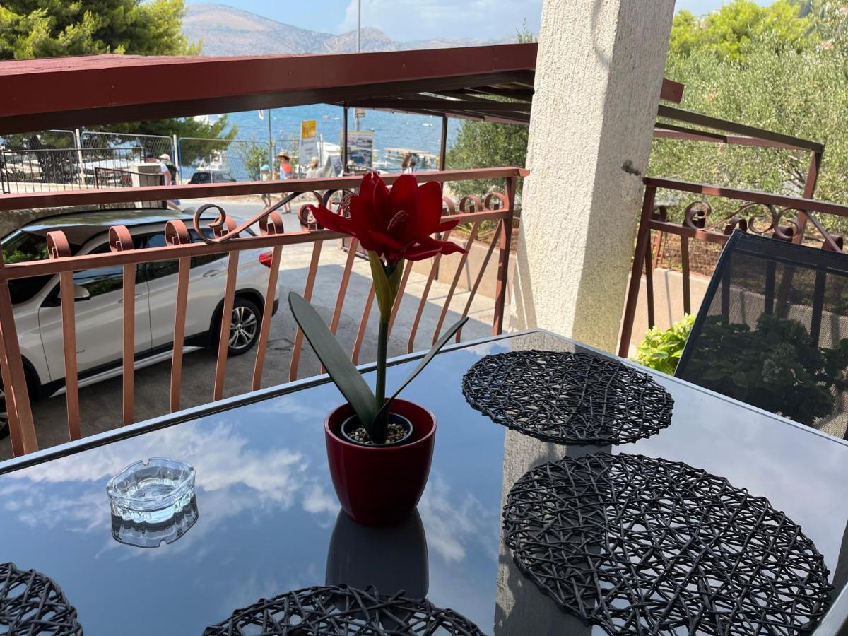 Apartments Villa Mirella 20 M From The Sea - Free Parking Trogir Exterior photo