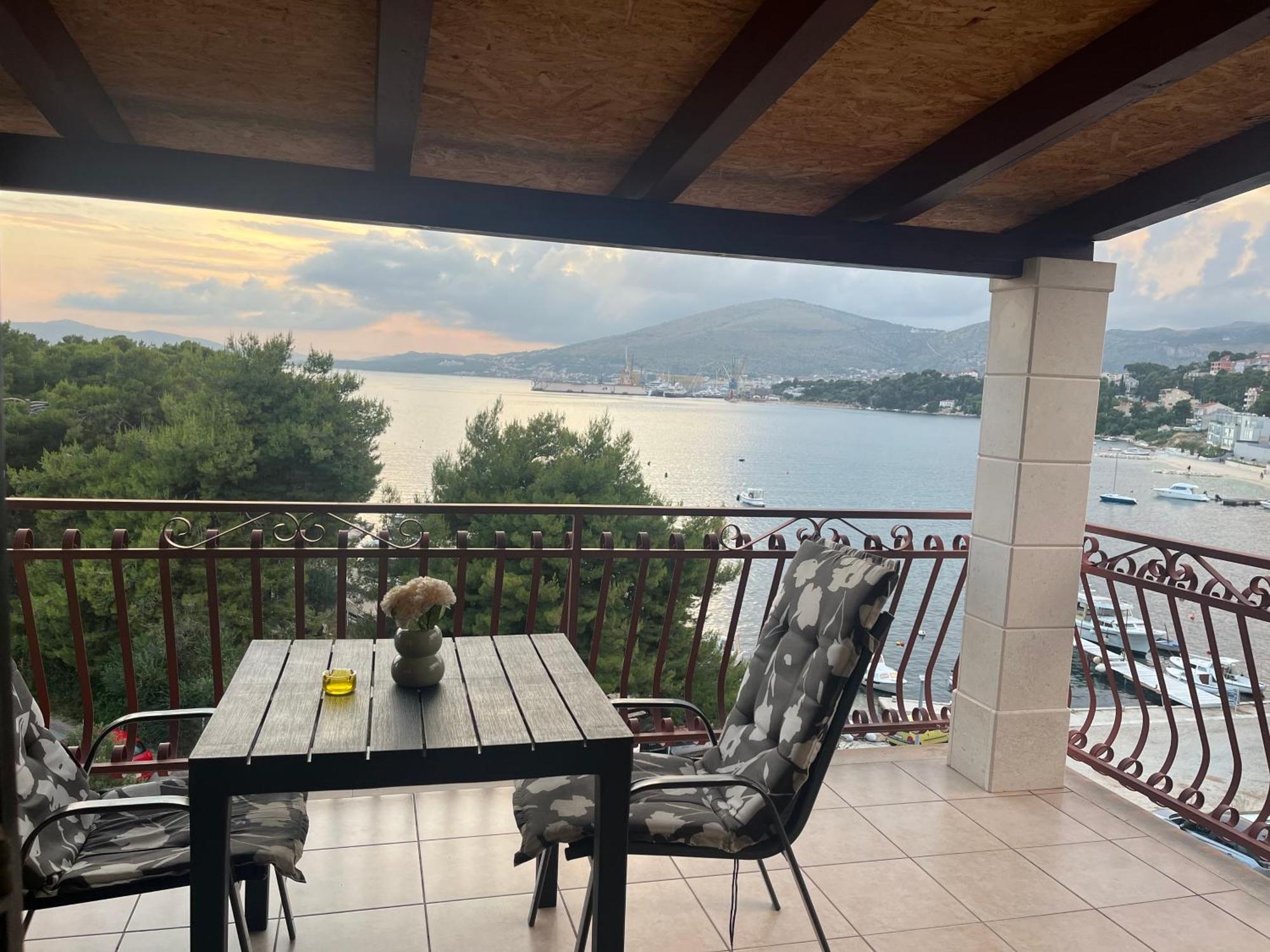 Apartments Villa Mirella 20 M From The Sea - Free Parking Trogir Exterior photo