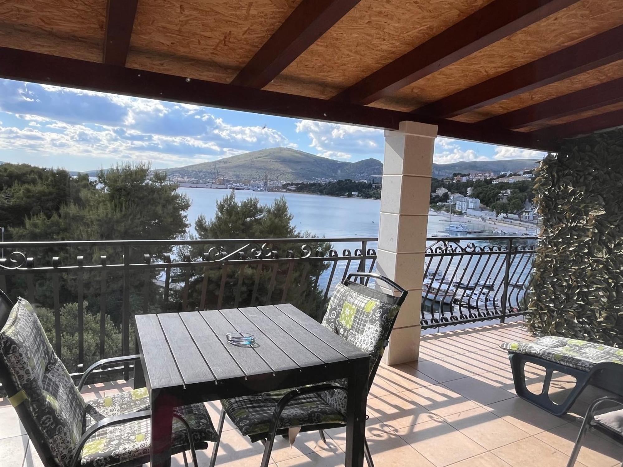Apartments Villa Mirella 20 M From The Sea - Free Parking Trogir Exterior photo