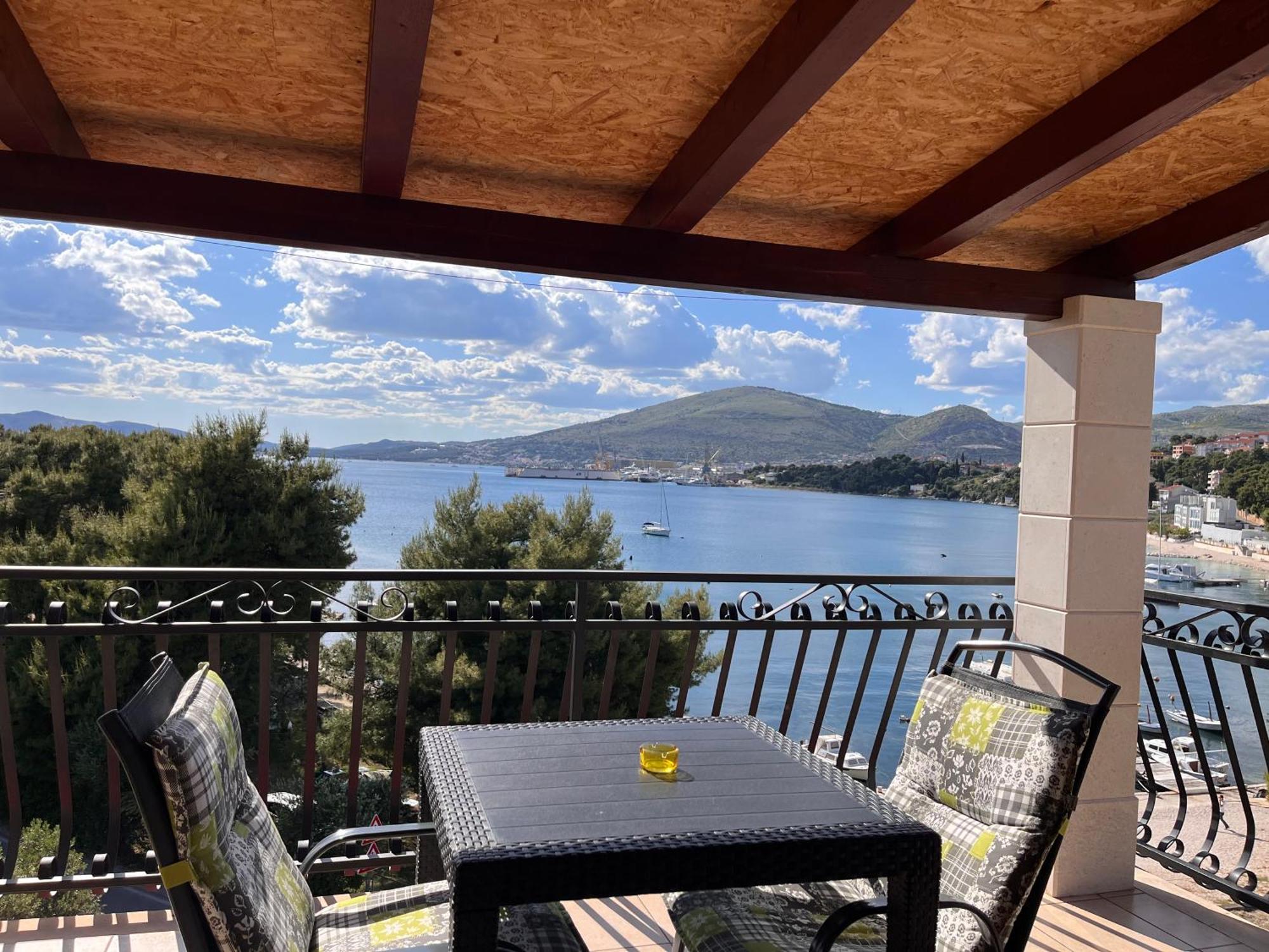 Apartments Villa Mirella 20 M From The Sea - Free Parking Trogir Exterior photo