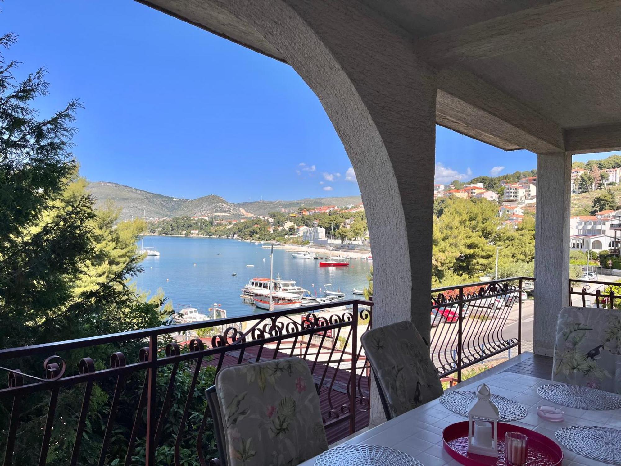 Apartments Villa Mirella 20 M From The Sea - Free Parking Trogir Exterior photo