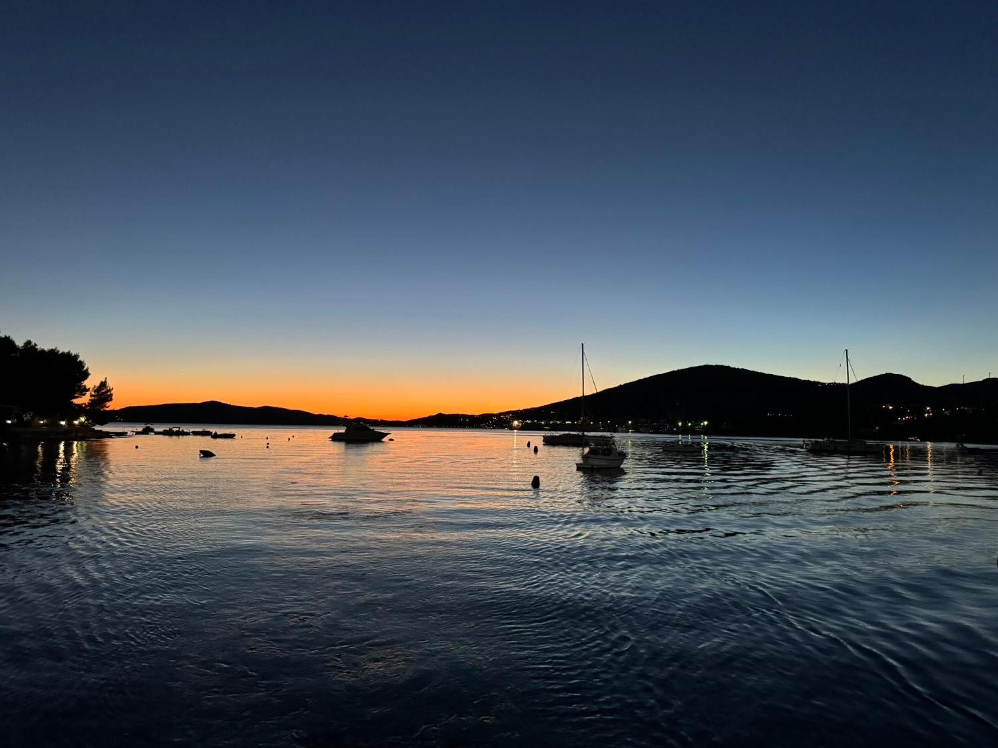 Apartments Villa Mirella 20 M From The Sea - Free Parking Trogir Exterior photo